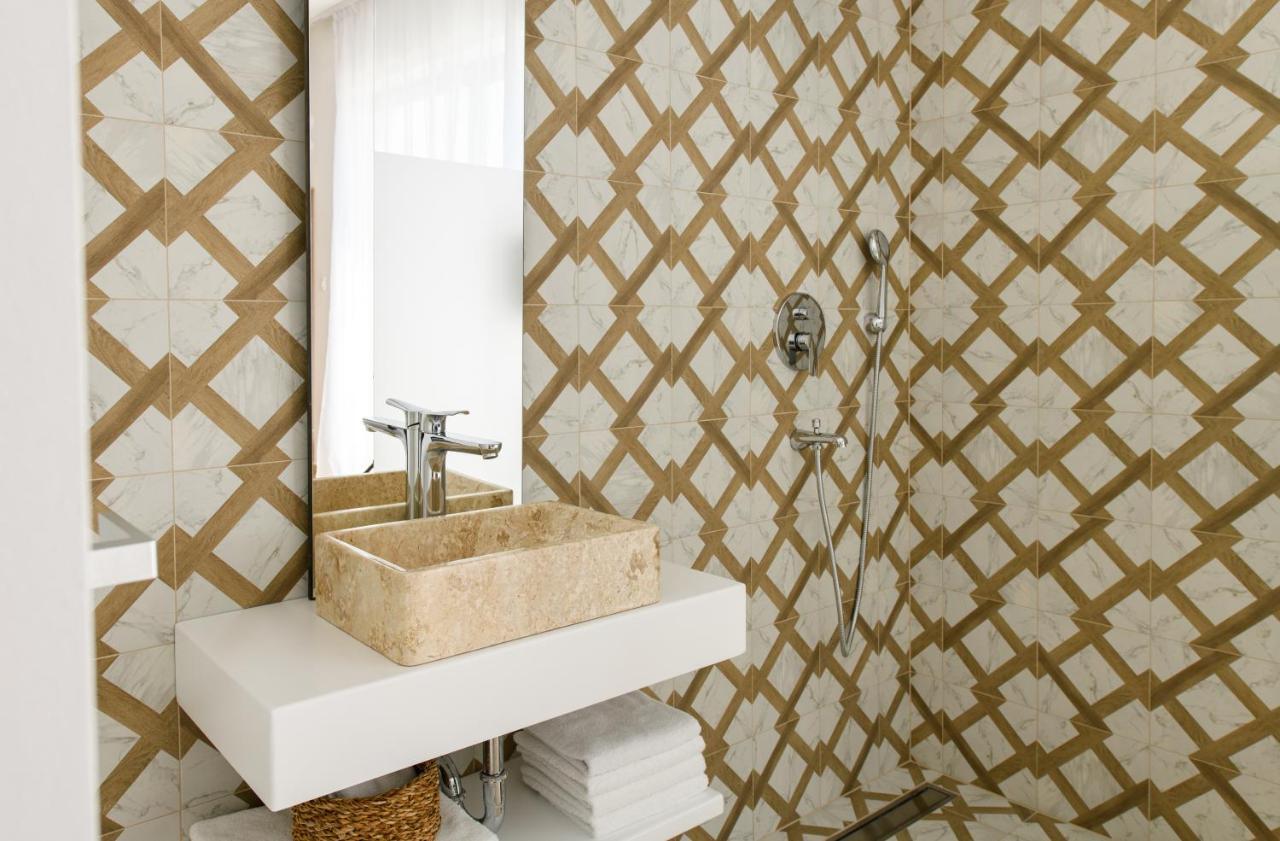 Gallery Luxury Suites & Rooms-Only Adults Split Exterior foto