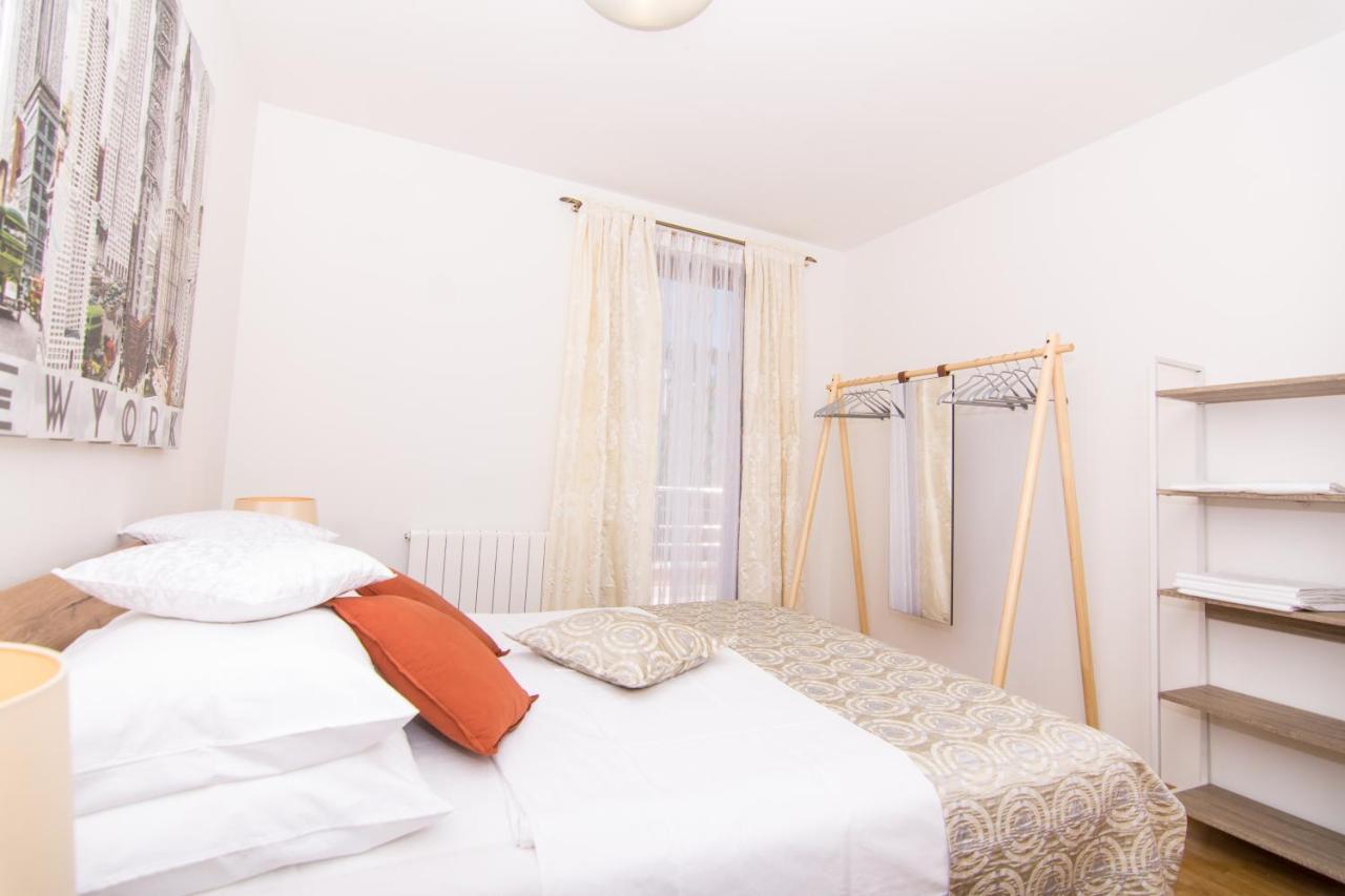 Gallery Luxury Suites & Rooms-Only Adults Split Exterior foto