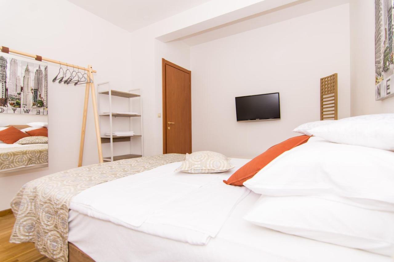 Gallery Luxury Suites & Rooms-Only Adults Split Exterior foto